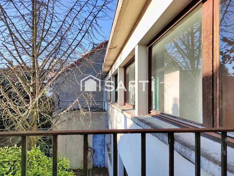 Maison - 227 m² - 10 pièces