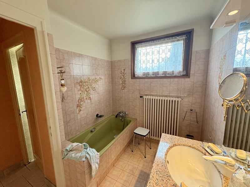 Maison - 300 m² - 8 pièces