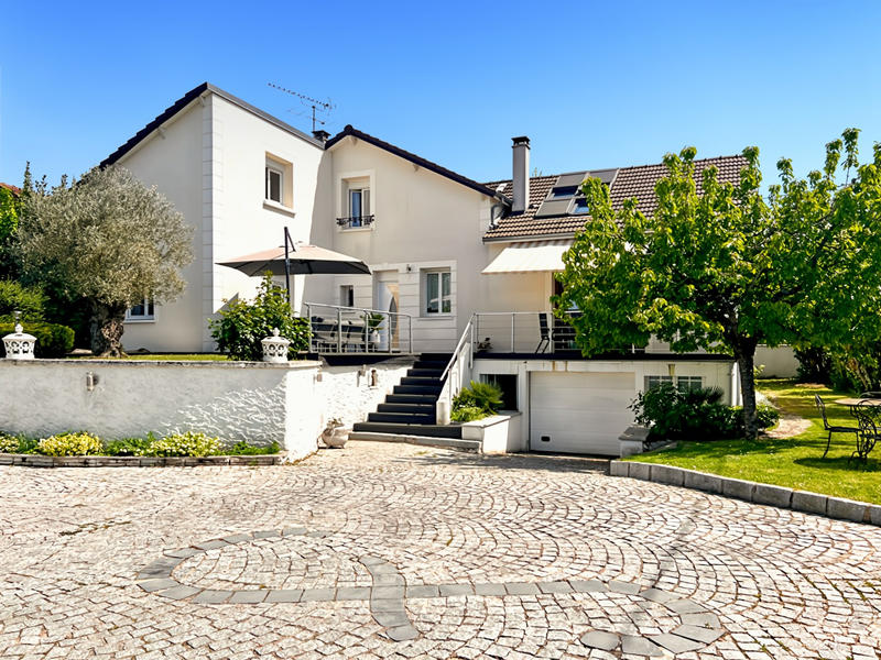 Maison - 184 m² - 6 pièces