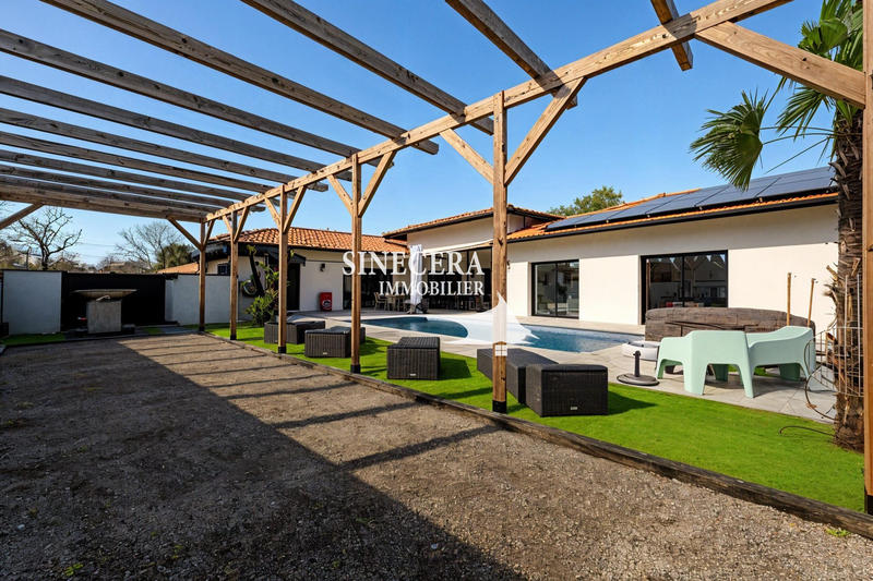 Villa - 285 m² - 8 pièces