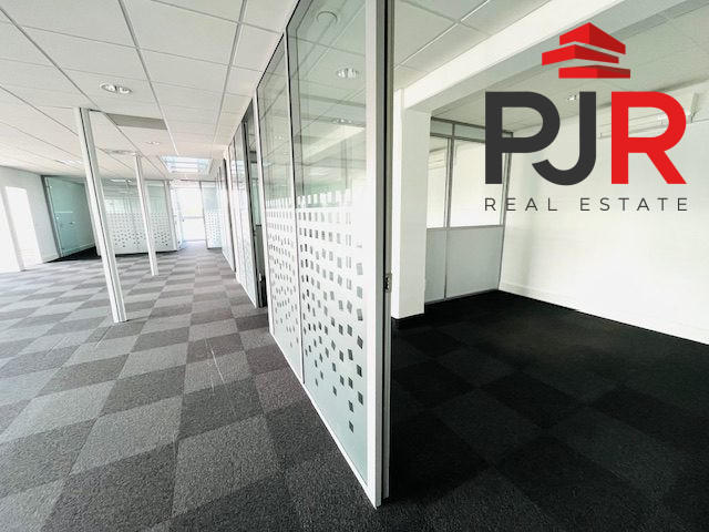 Bureau - 675 m²