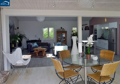 Maison - 256 m² - 9 pièces