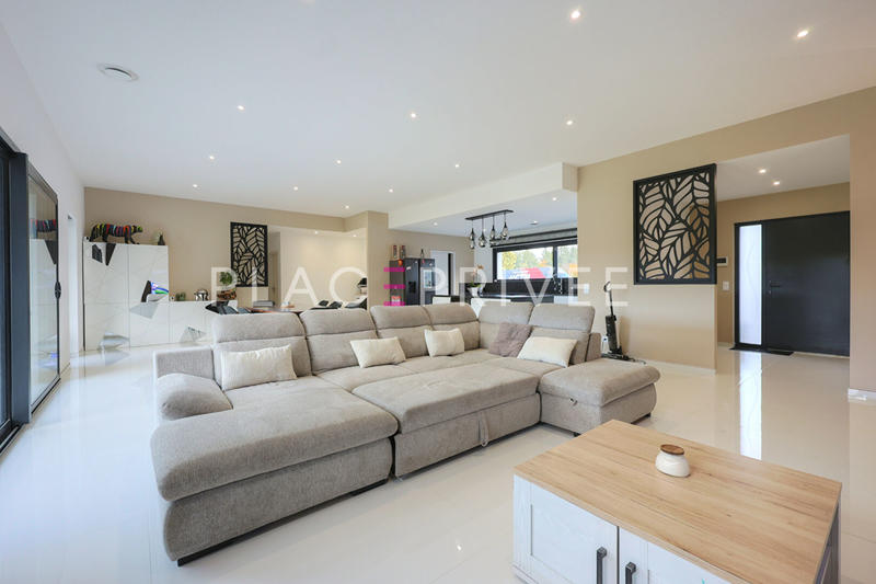 Maison - 300 m² - 9 pièces