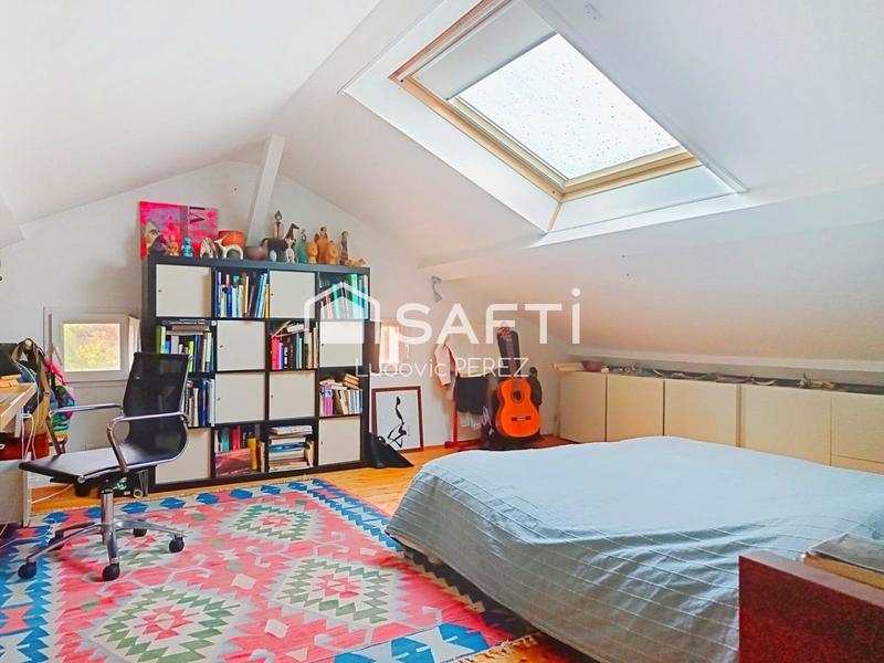 Maison - 219 m² - 8 pièces