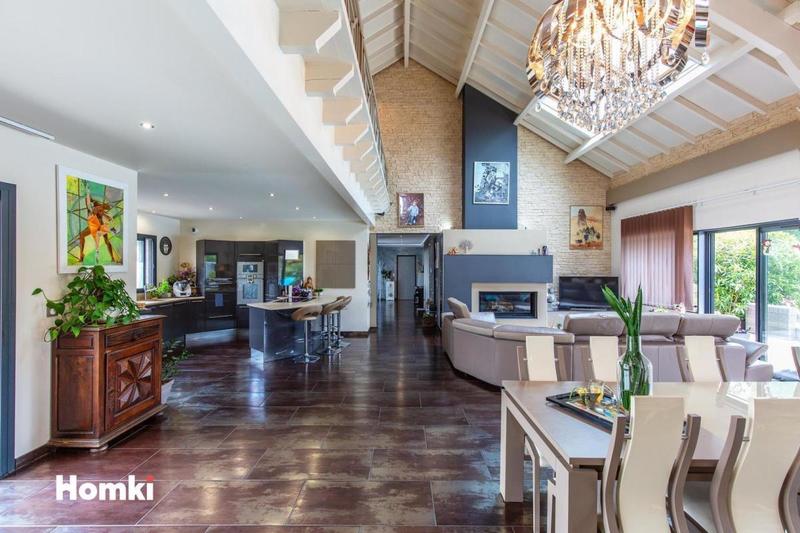 Maison - 237 m² - 5 pièces