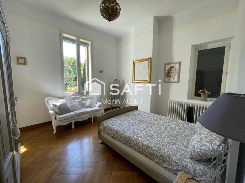 Maison de maîtres - 331 m² - 12 pièces