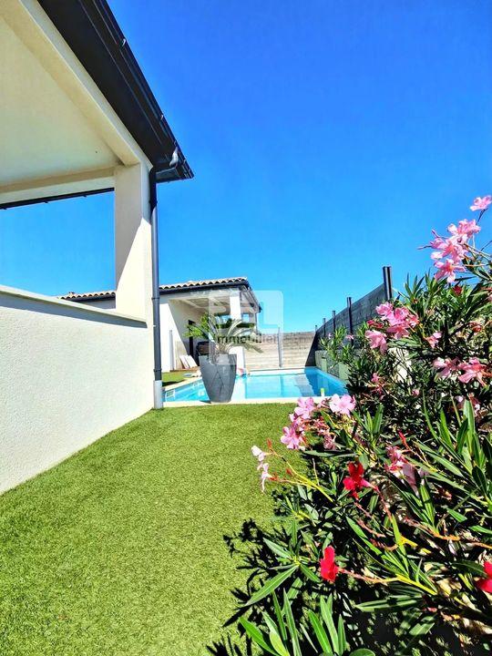 Maison - 205 m² - 7 pièces