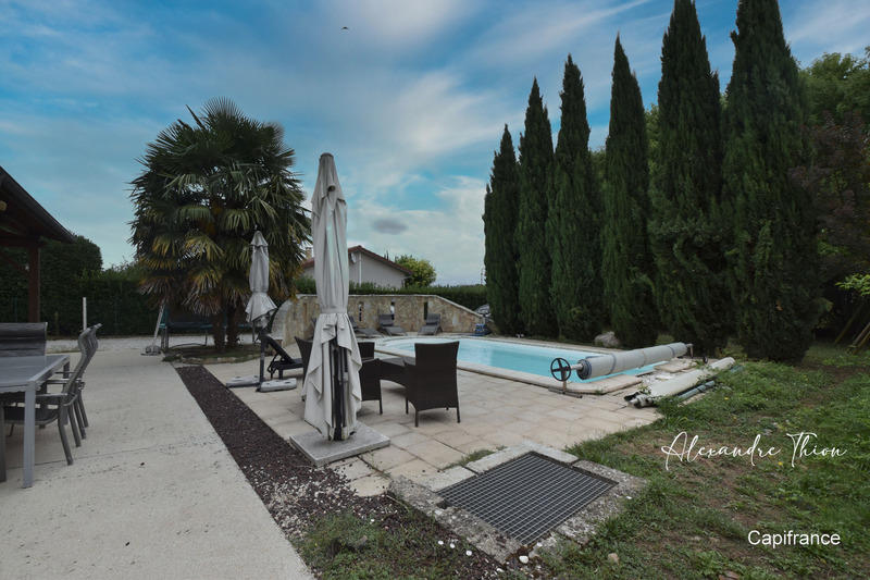 Maison - 330 m² - 10 pièces