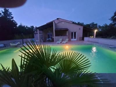 Villa - 220 m² - 5 pièces