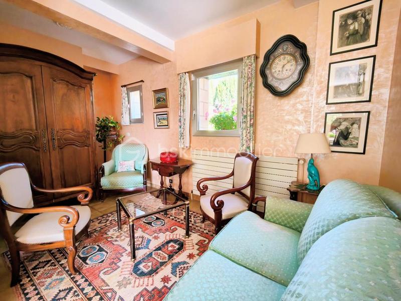 Demeure - 181 m² - 8 pièces