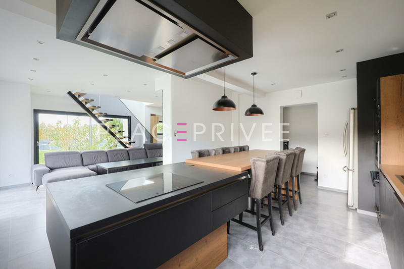 Maison - 146 m² - 6 pièces