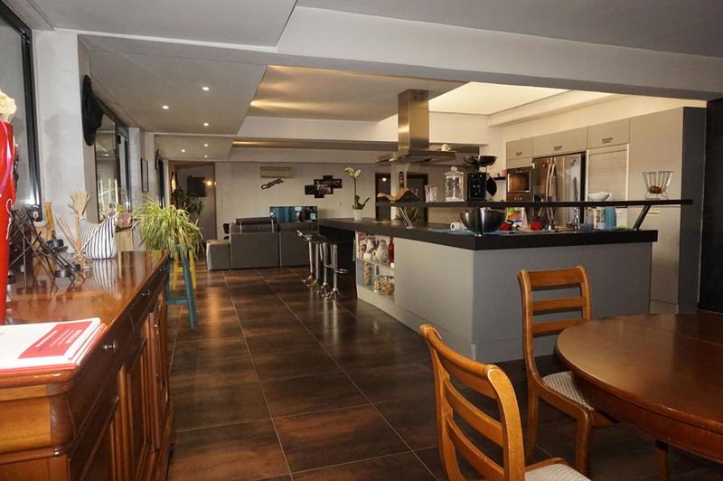 Loft - 269 m² - 6 pièces