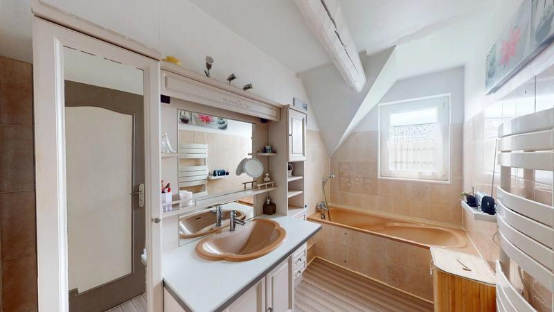 Maison - 99 m² - 5 pièces