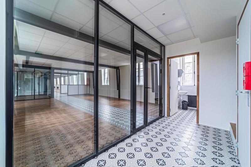 Bureau - 358 m² - 2 pièces