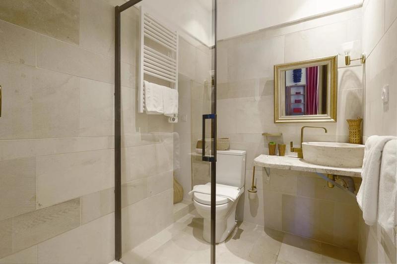 Maison - 350 m² - 10 pièces