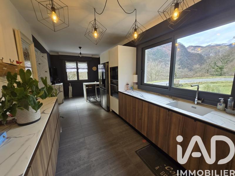 Maison - 186 m² - 6 pièces