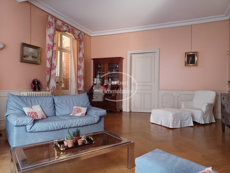 Maison - 303 m² - 12 pièces