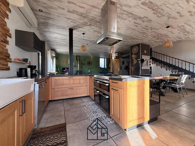 Maison - 242 m² - 7 pièces