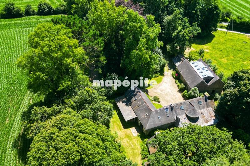 Maison - 1 275 m² - 19 pièces