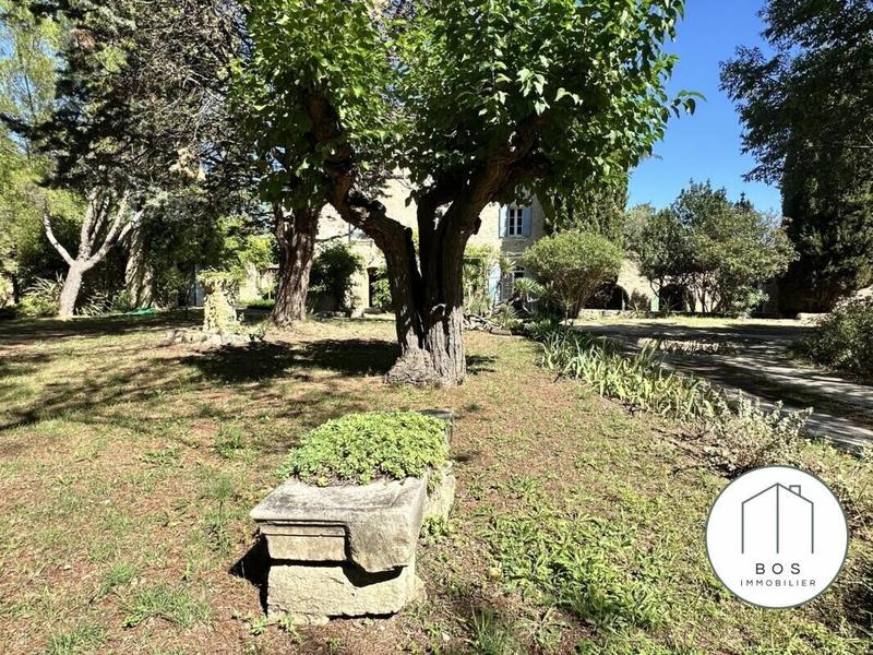 Maison - 418 m² - 12 pièces