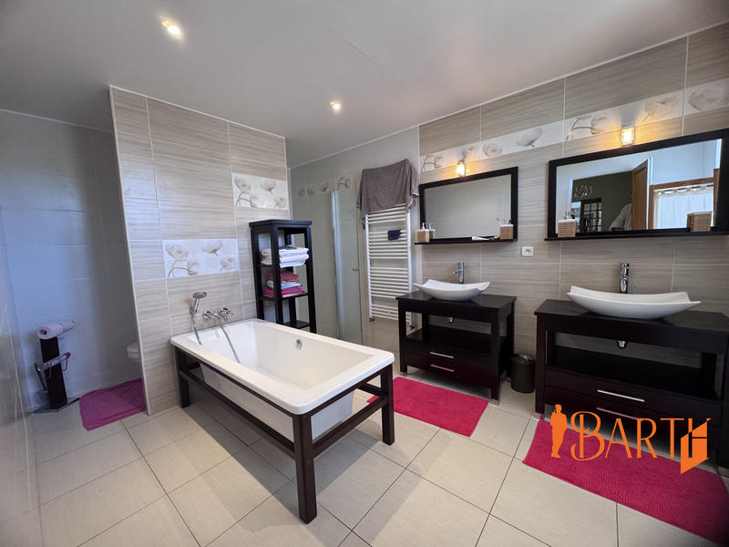 Maison - 260 m² - 7 pièces