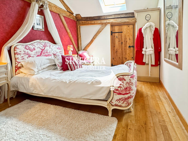 Maison - 232 m² - 8 pièces