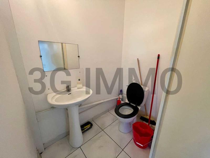 Local commercial - 97 m² - 4 pièces