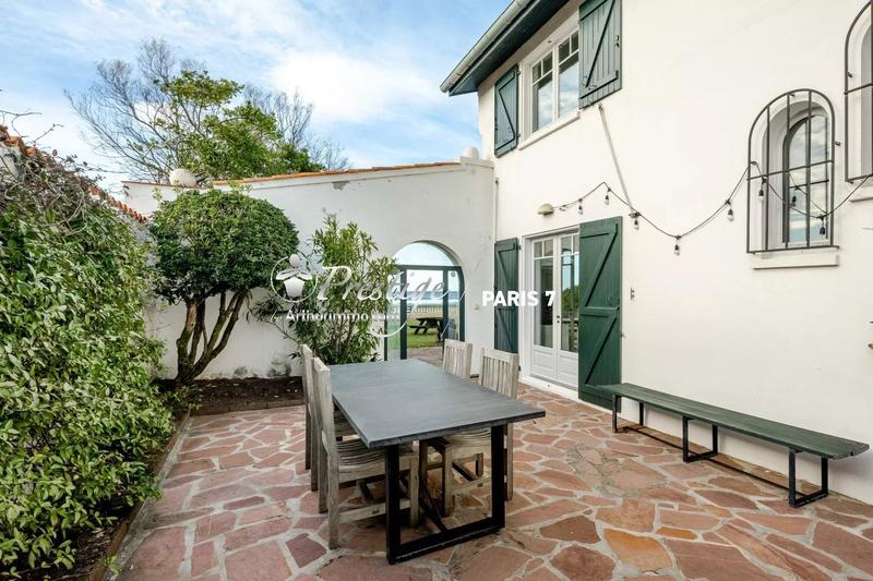 Maison - 200 m² - 7 pièces