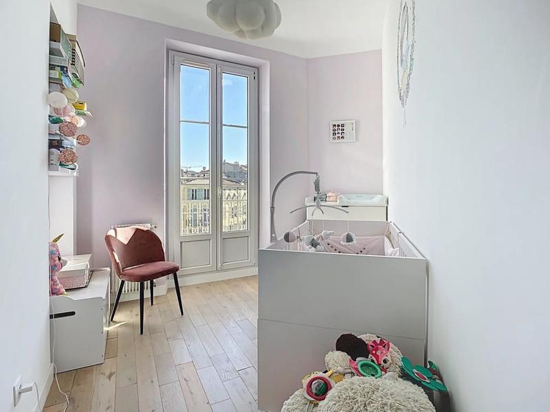 Appartement - 142 m² - 6 pièces