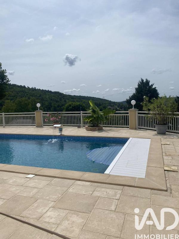 Maison - 180 m² - 8 pièces