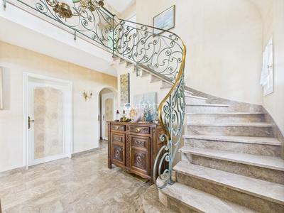 Maison - 206 m² - 8 pièces