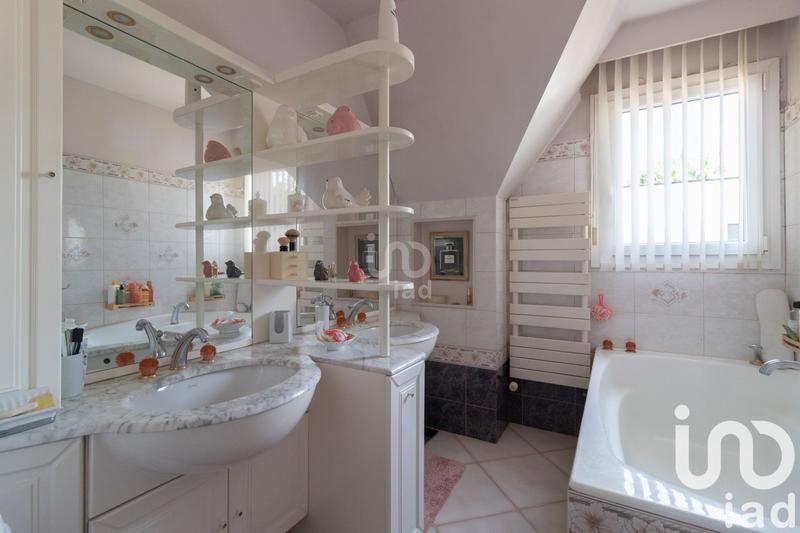 Maison - 238 m² - 10 pièces