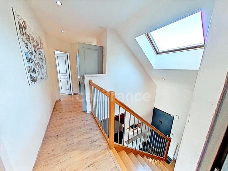 Maison - 161 m² - 8 pièces