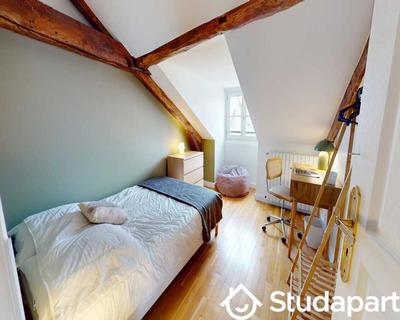 Chambre - 160 m² - 1 pièce