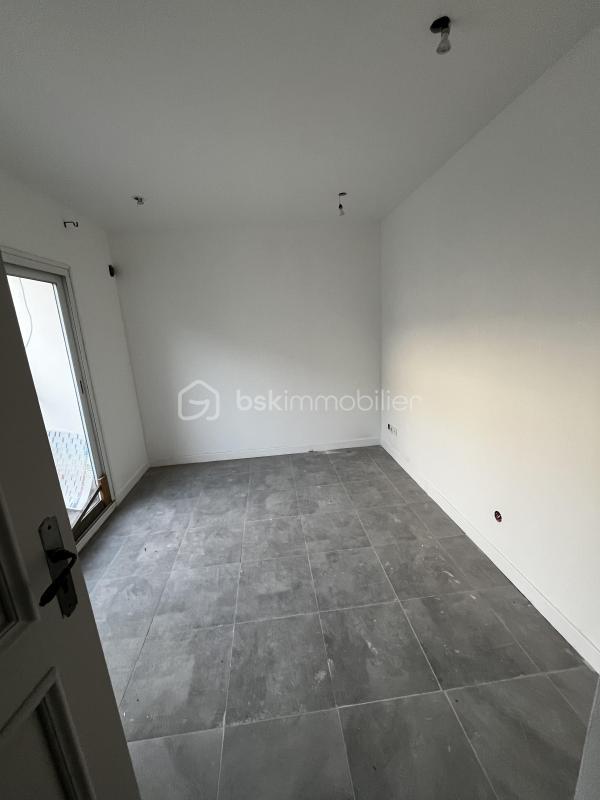 Local commercial - 158 m² - 8 pièces