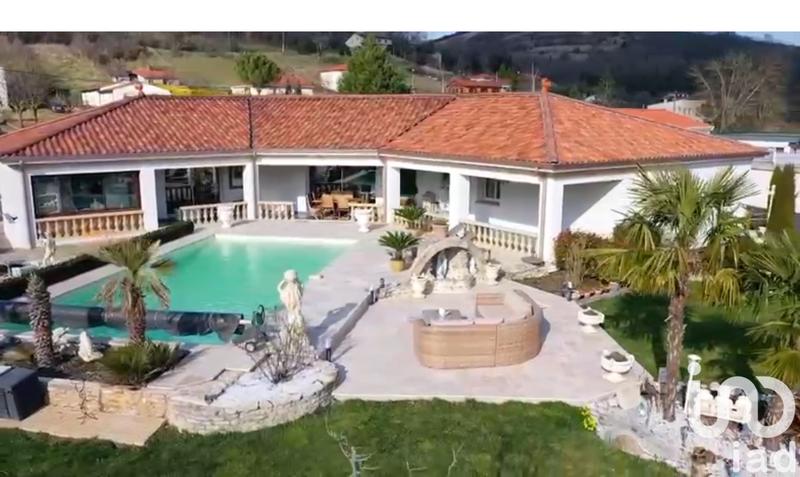 Maison - 240 m² - 5 pièces