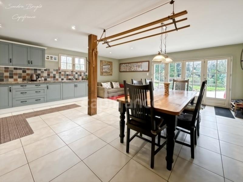 Maison - 228 m² - 8 pièces