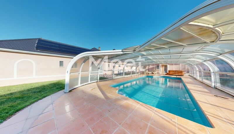 Maison - 300 m² - 8 pièces