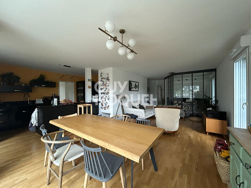 Appartement - 99 m² - 3 pièces