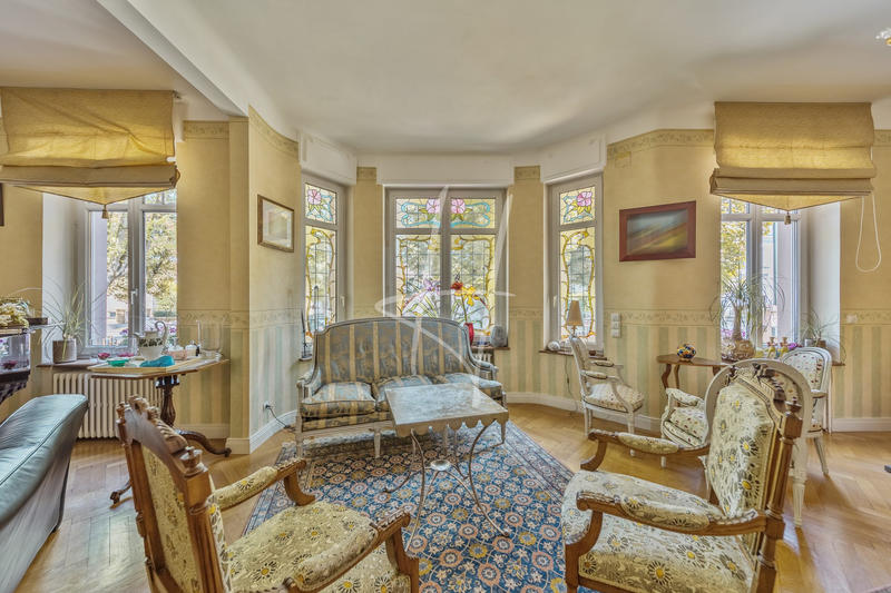 Maison - 257 m² - 10 pièces