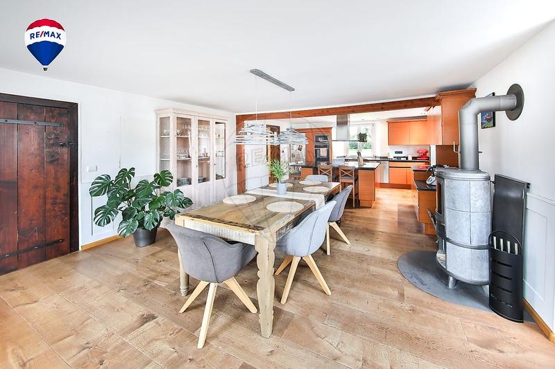 Maison - 243 m² - 7 pièces