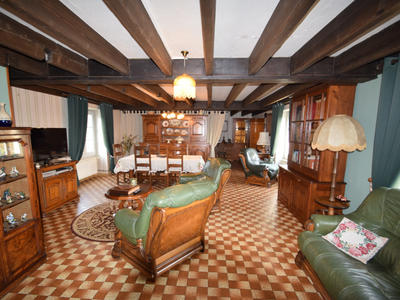 Maison - 221 m² - 7 pièces