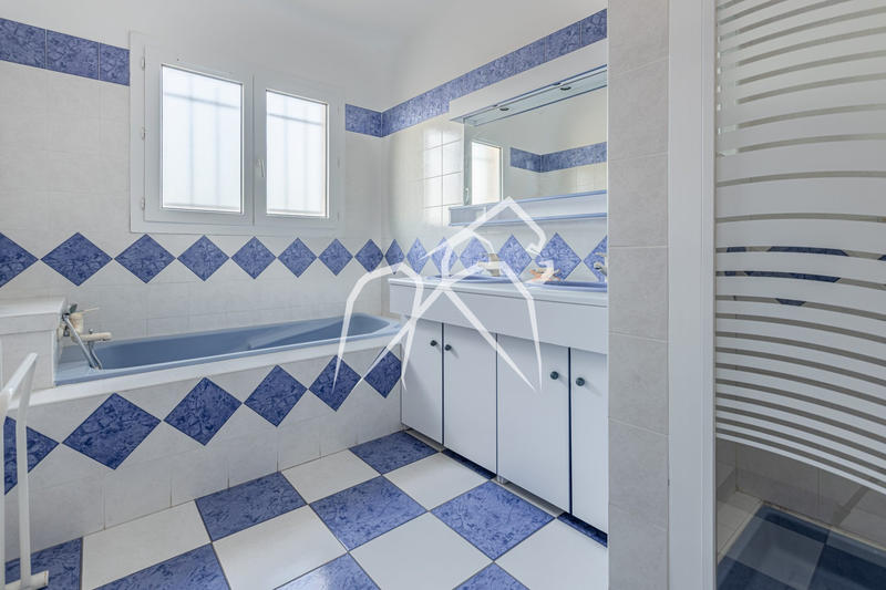 Villa - 140 m² - 6 pièces