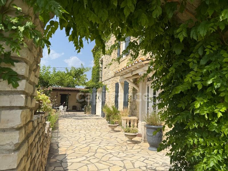 Maison - 329 m² - 11 pièces