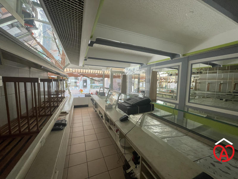 Local commercial - 83 m² - 2 pièces