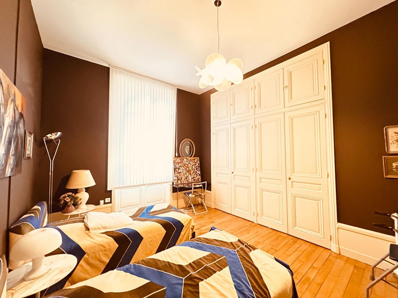 Appartement - 218 m² - 5 pièces