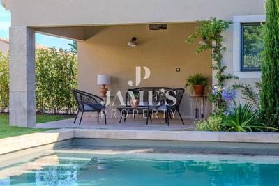 Maison - 210 m² - 6 pièces