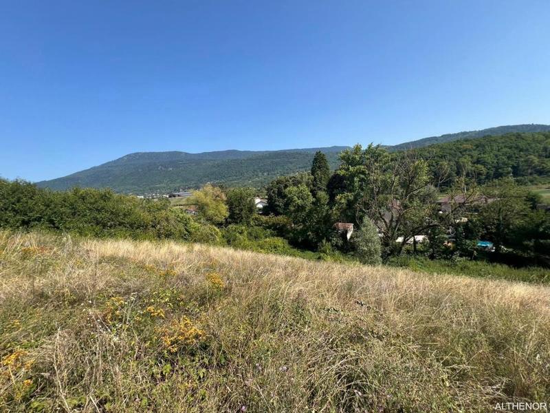Terrain constructible - 1 050 m²