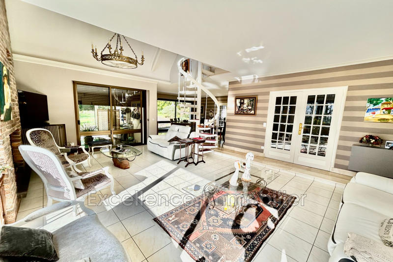 Maison - 320 m² - 10 pièces