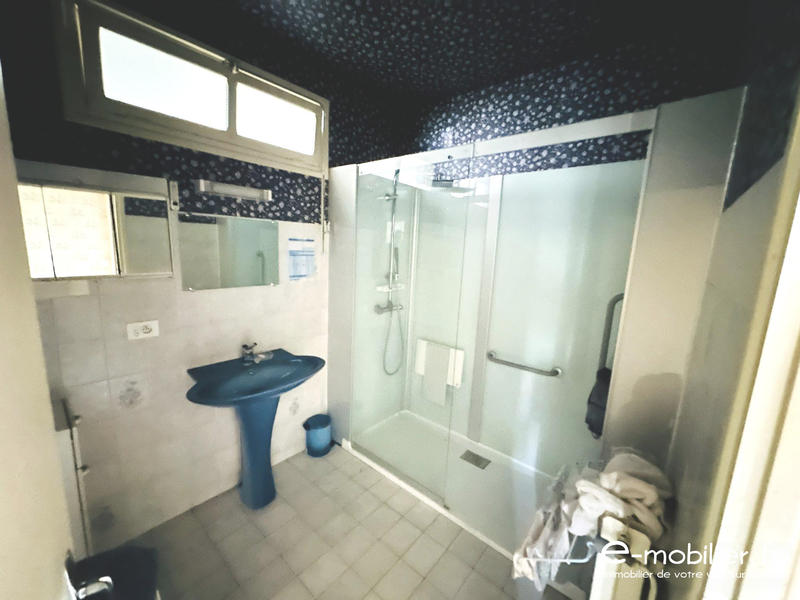 Maison - 220 m² - 8 pièces